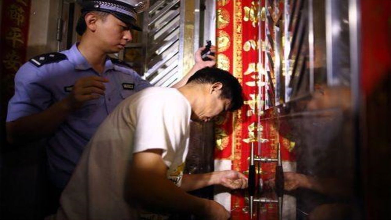 平乐乡请开锁师傅开了锁后，师傅为什么一般都不进门，就算主人请也不进去？